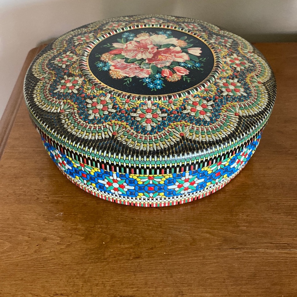 1960s Dutch Floral Mosaic Embossed & Painted Round Tin - Picture 1 of 8